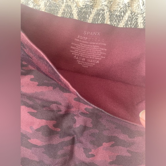 SPANX Look at Me Now Red Camo Leggings Women’s XS - Picture 5 of 5